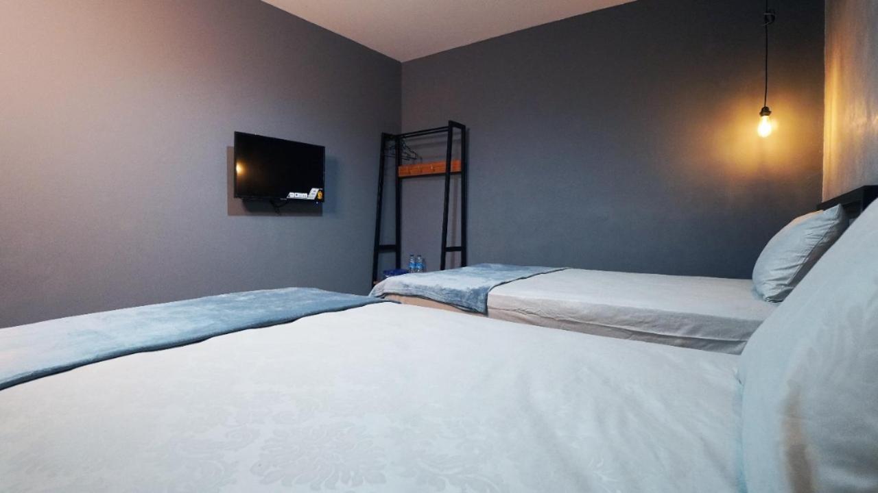 Hostel 18 Pasangan Butuh Surat Nikah Bandung Ngoại thất bức ảnh