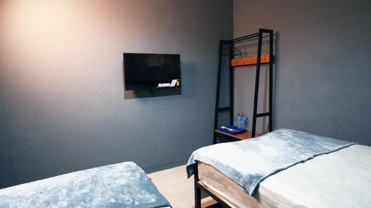Hostel 18 Pasangan Butuh Surat Nikah Bandung Ngoại thất bức ảnh